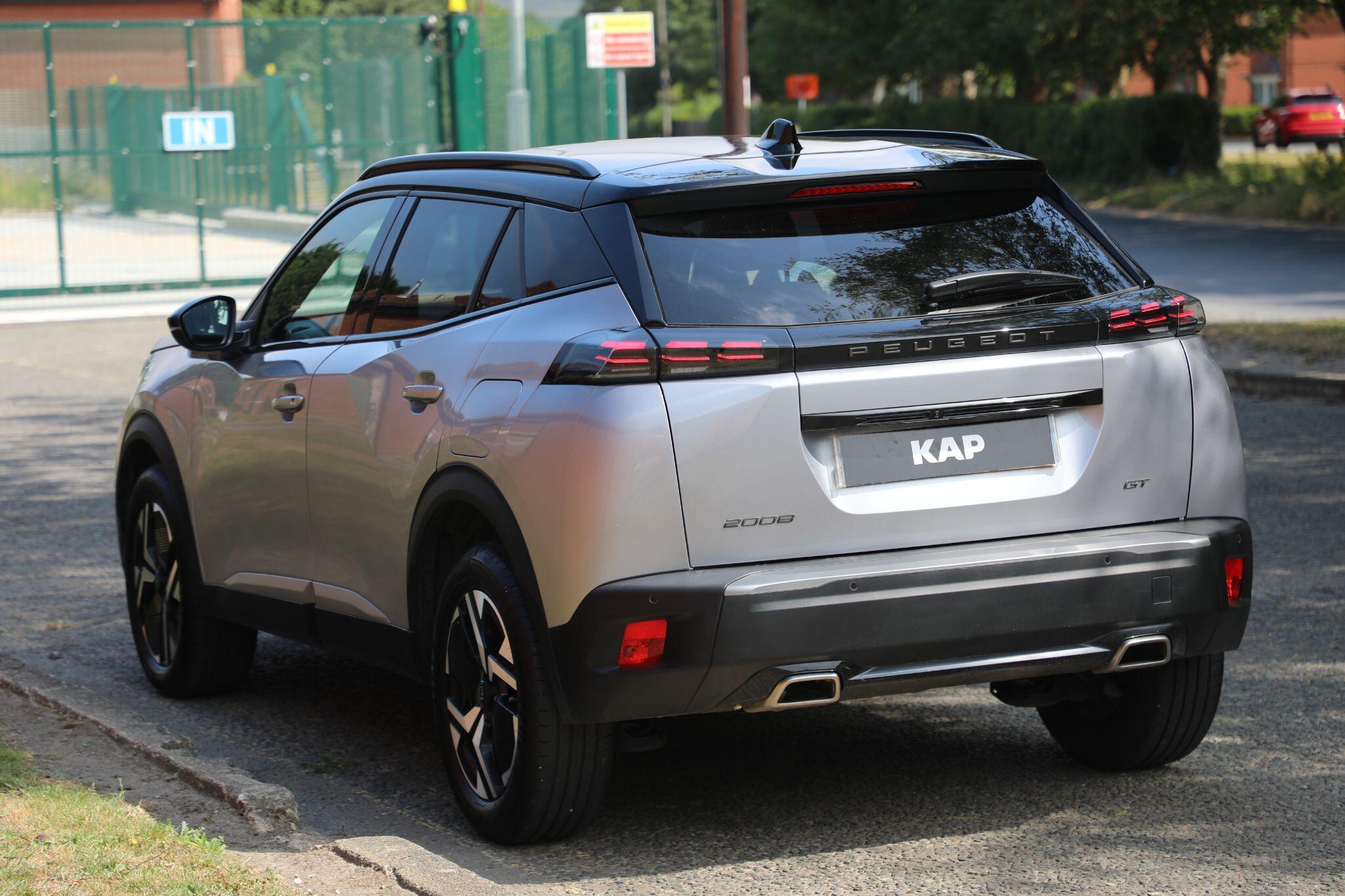 Large vehicle image
